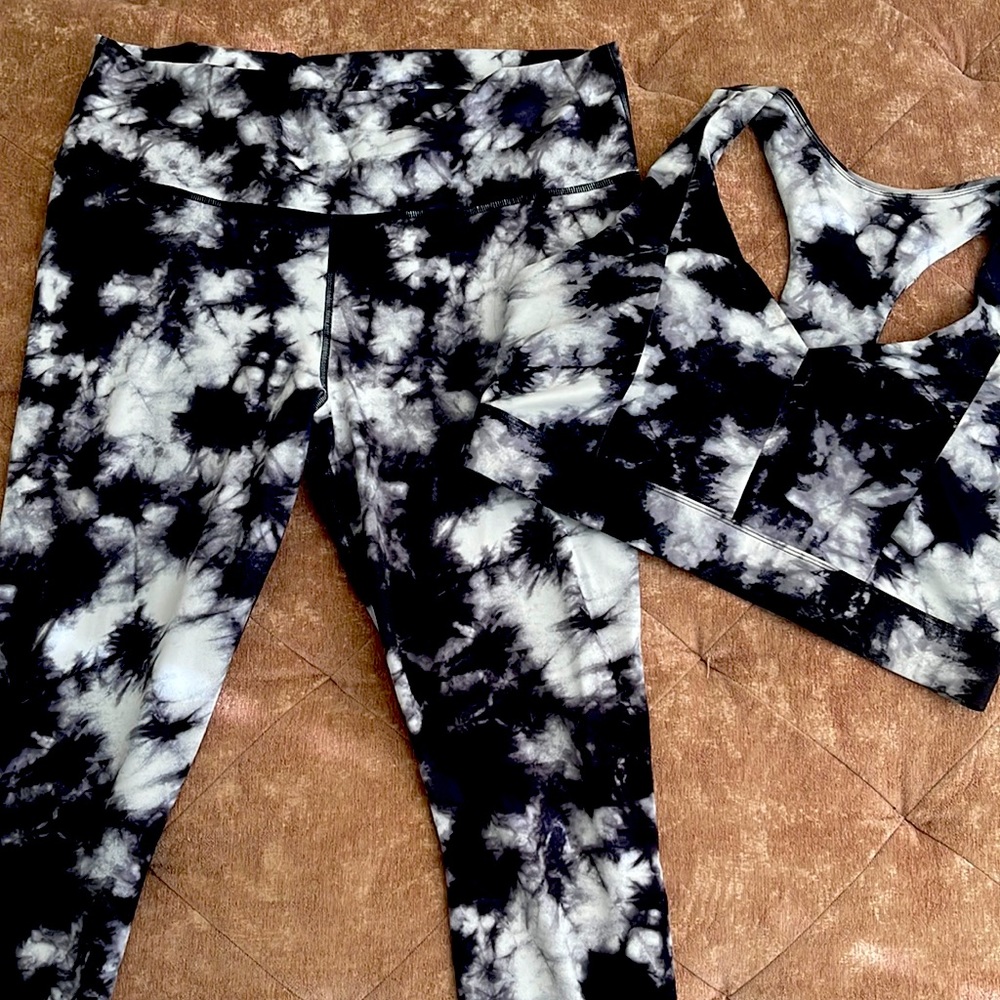 MATCHING SET! Define PowerHold high waisted leggings, no bounce sports bra